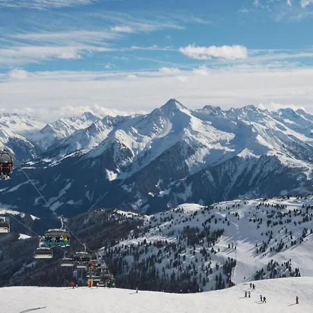 Scenic Holiday In Mayrhofen Hippach Near Ski Lift * Laimach